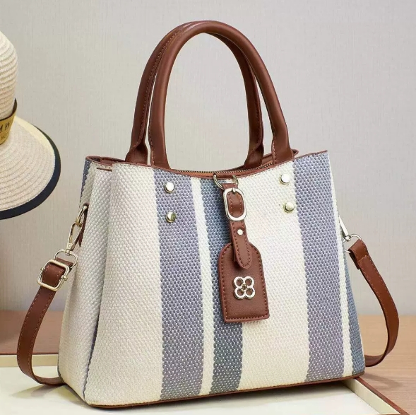 Women’s Structured Handbag – Minimalist Design for Office